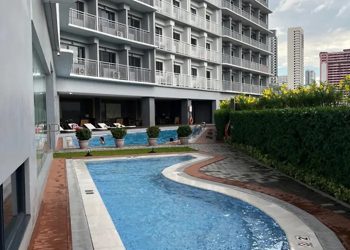 Aparthotel Lush Residences *